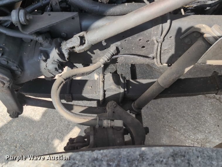 image for item EG2750 2000 International 4700 flatbed truck