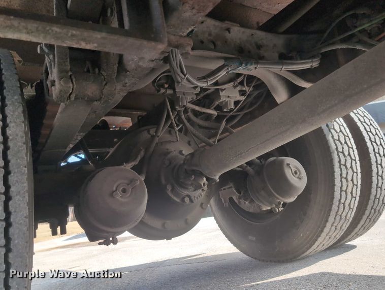 image for item EG2750 2000 International 4700 flatbed truck