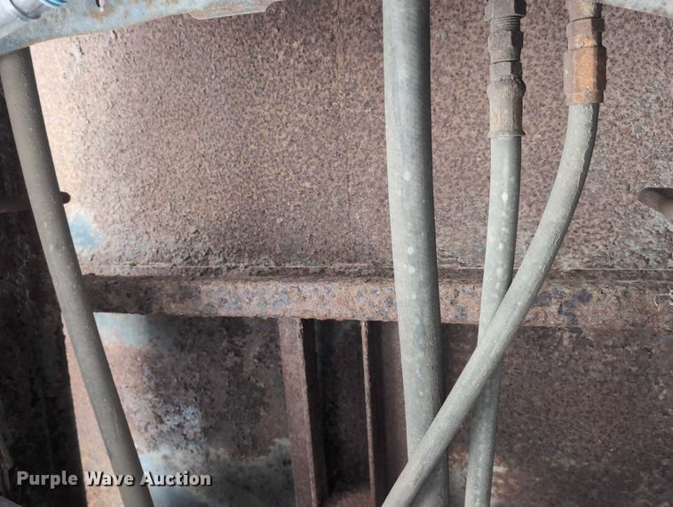 image for item EG2750 2000 International 4700 flatbed truck