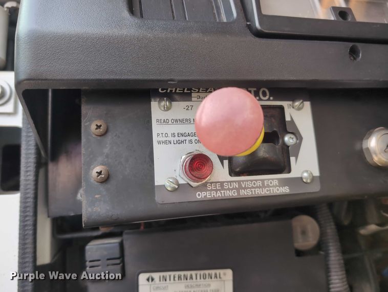 image for item EG2750 2000 International 4700 flatbed truck