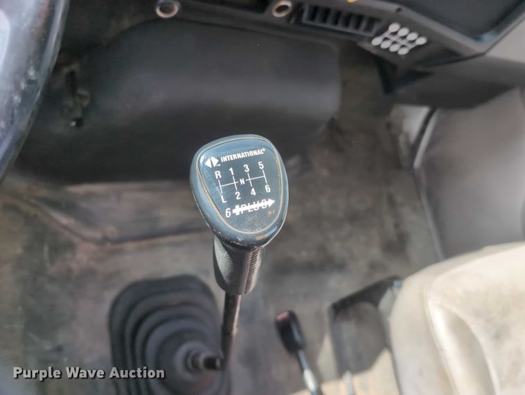 image for item EG2750 2000 International 4700 flatbed truck