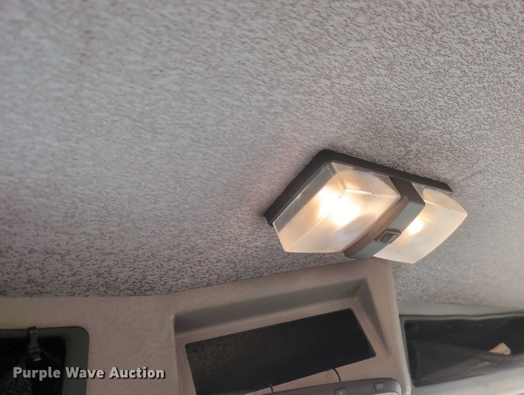 image for item EG2750 2000 International 4700 flatbed truck