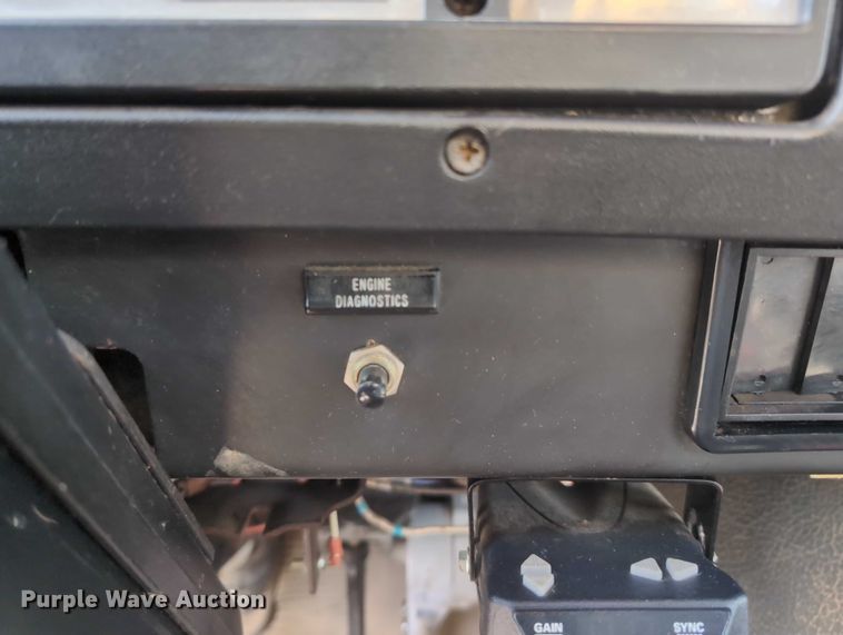 image for item EG2750 2000 International 4700 flatbed truck