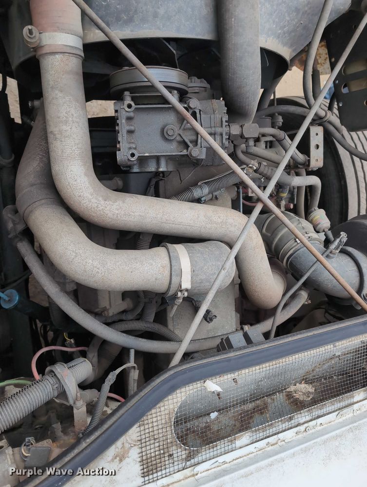 image for item EG2750 2000 International 4700 flatbed truck