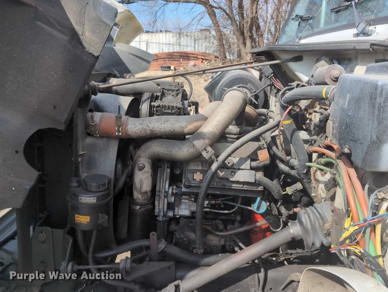 image for item EG2750 2000 International 4700 flatbed truck