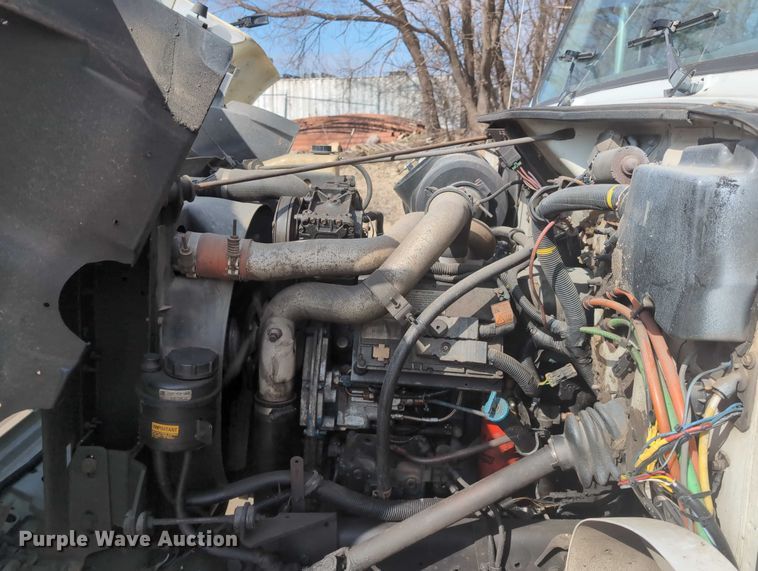 image for item EG2750 2000 International 4700 flatbed truck