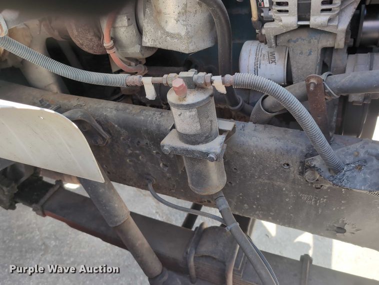 image for item EG2750 2000 International 4700 flatbed truck