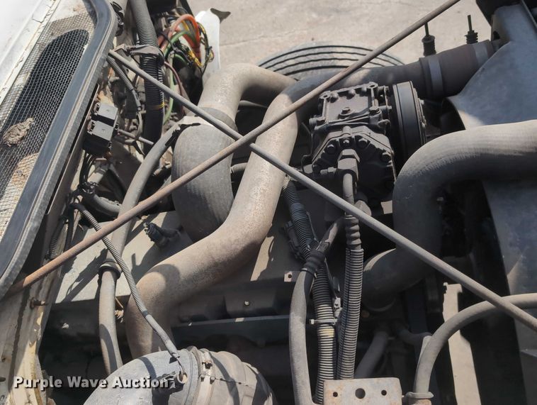 image for item EG2750 2000 International 4700 flatbed truck