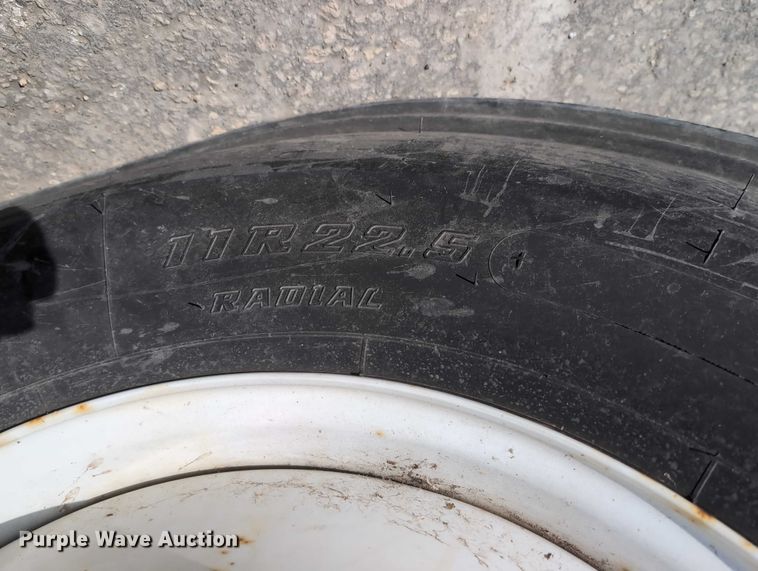 image for item EG2750 2000 International 4700 flatbed truck