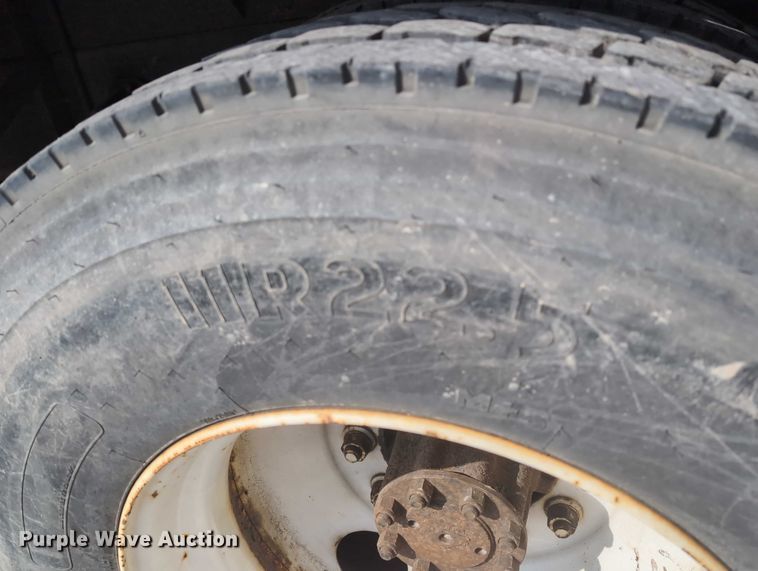 image for item EG2750 2000 International 4700 flatbed truck