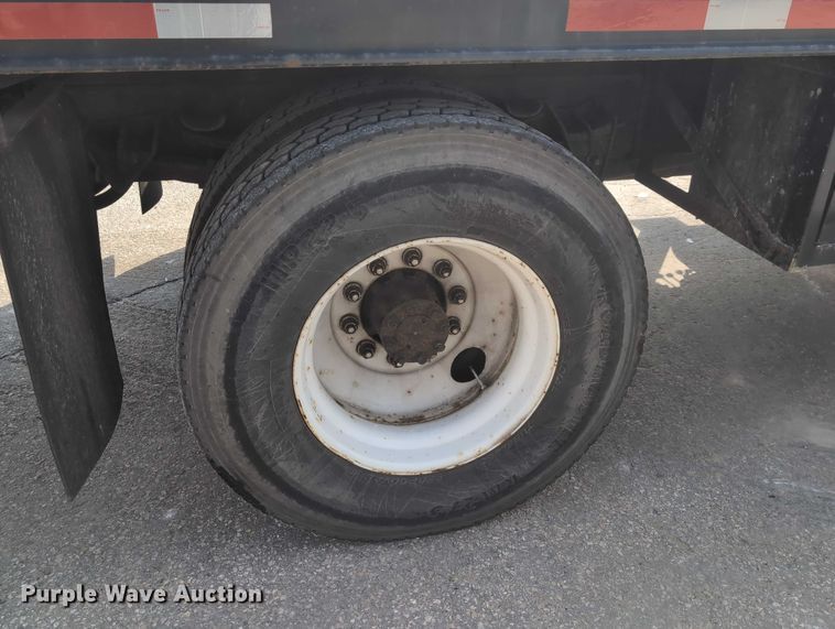 image for item EG2750 2000 International 4700 flatbed truck