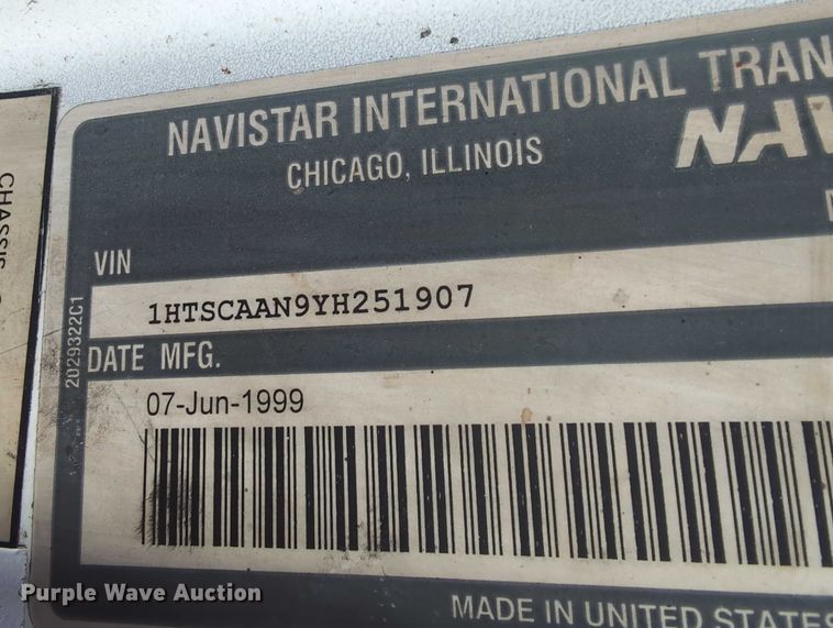 image for item EG2750 2000 International 4700 flatbed truck