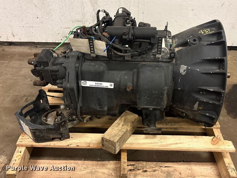image for item EI5766 Eaton Fuller Roadranger transmission