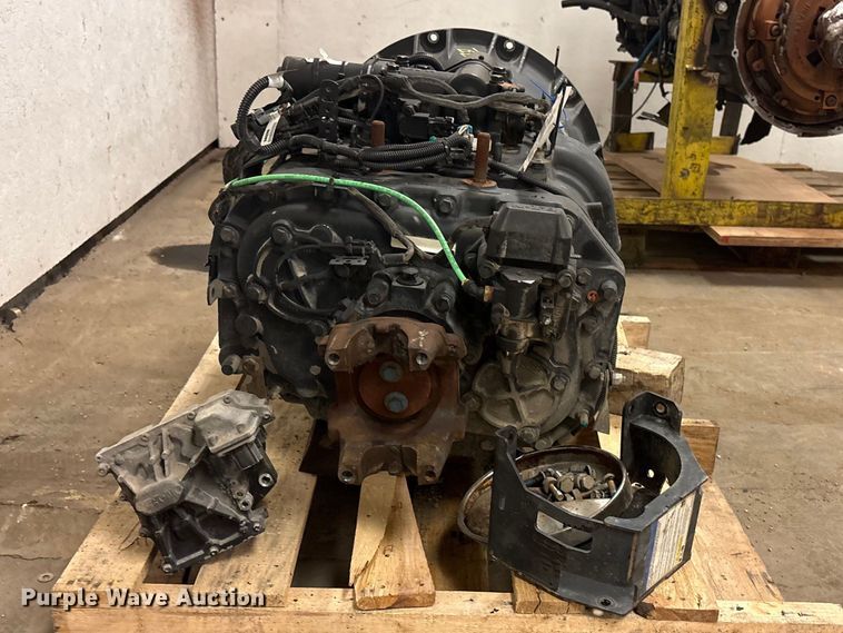 image for item EI5766 Eaton Fuller Roadranger transmission