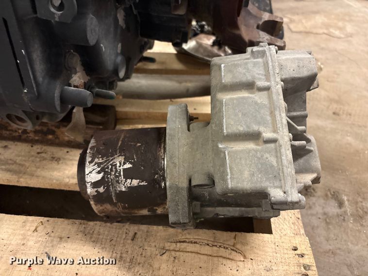 image for item EI5766 Eaton Fuller Roadranger transmission