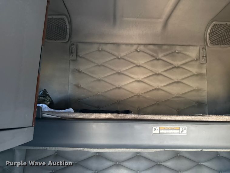 image for item EN0478 2013 Freightliner Cascadia 125 semi truck