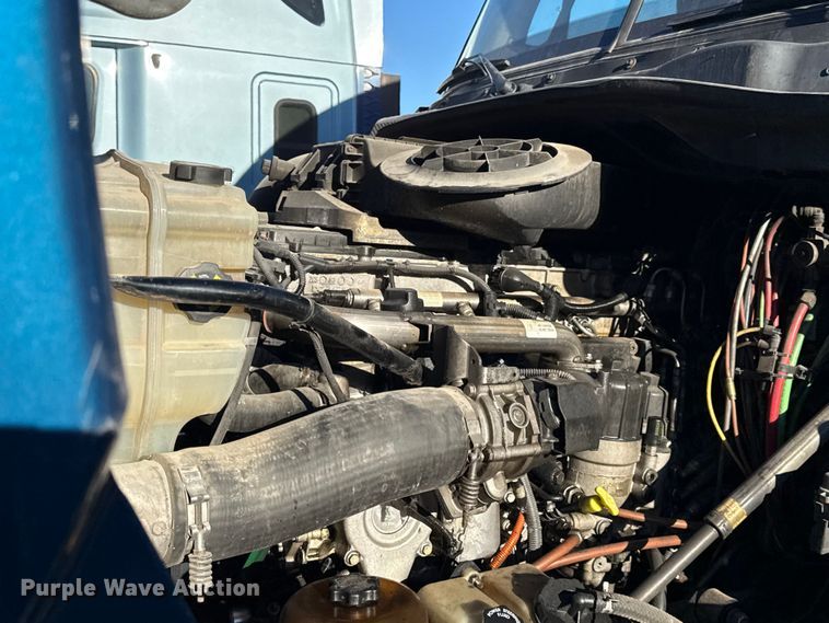 image for item EN0478 2013 Freightliner Cascadia 125 semi truck