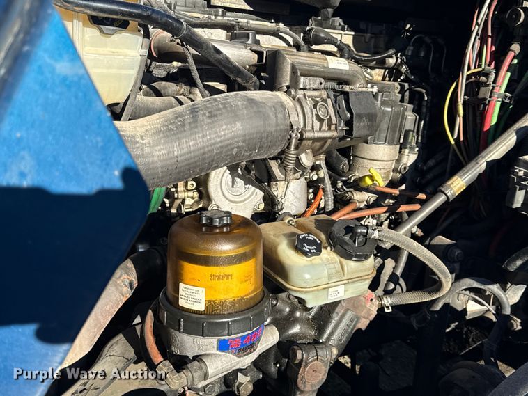 image for item EN0478 2013 Freightliner Cascadia 125 semi truck