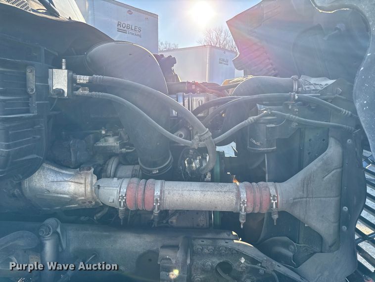 image for item EN0478 2013 Freightliner Cascadia 125 semi truck