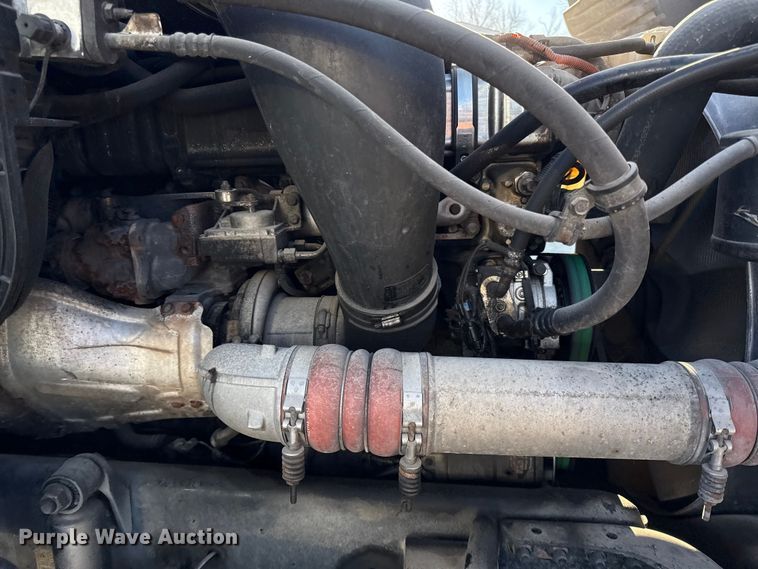 image for item EN0478 2013 Freightliner Cascadia 125 semi truck