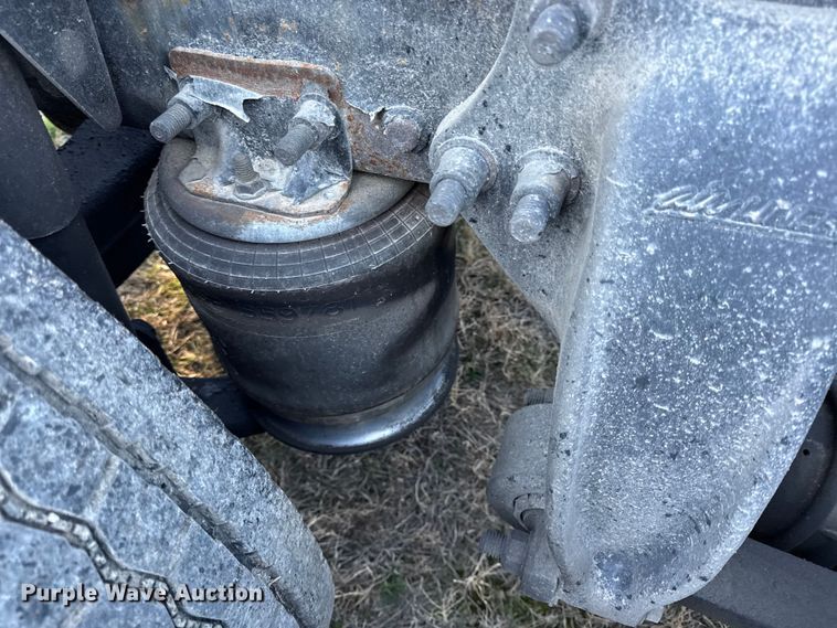 image for item EN0478 2013 Freightliner Cascadia 125 semi truck