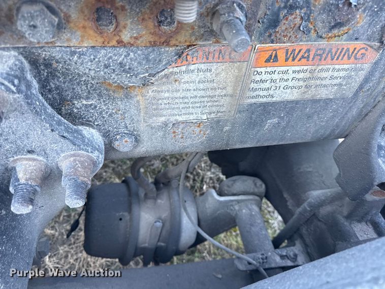 image for item EN0478 2013 Freightliner Cascadia 125 semi truck