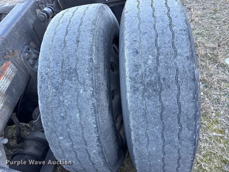 image for item EN0478 2013 Freightliner Cascadia 125 semi truck