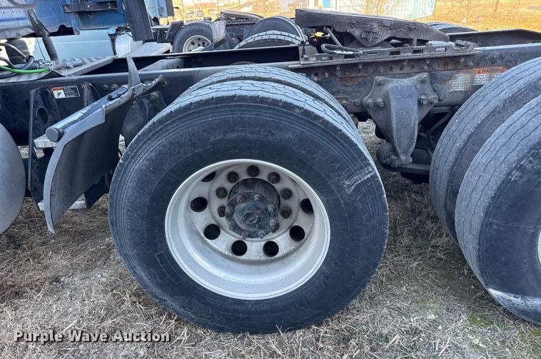 image for item EN0478 2013 Freightliner Cascadia 125 semi truck