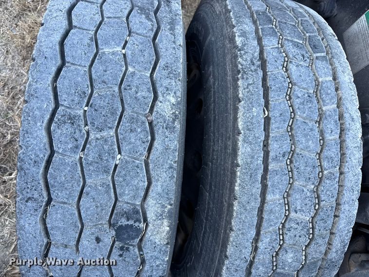 image for item EN0478 2013 Freightliner Cascadia 125 semi truck