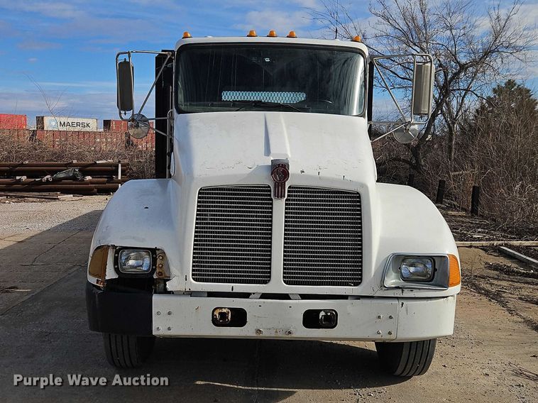 image for item EO7031 2003 Kenworth T300 flatbed truck