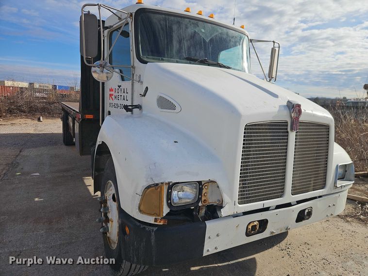 image for item EO7031 2003 Kenworth T300 flatbed truck