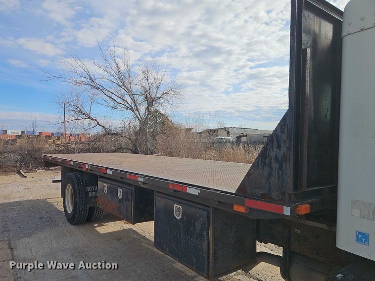 image for item EO7031 2003 Kenworth T300 flatbed truck