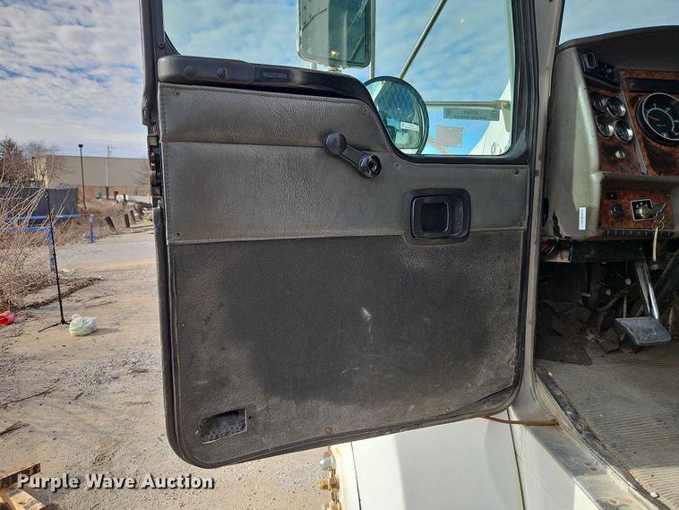 image for item EO7031 2003 Kenworth T300 flatbed truck