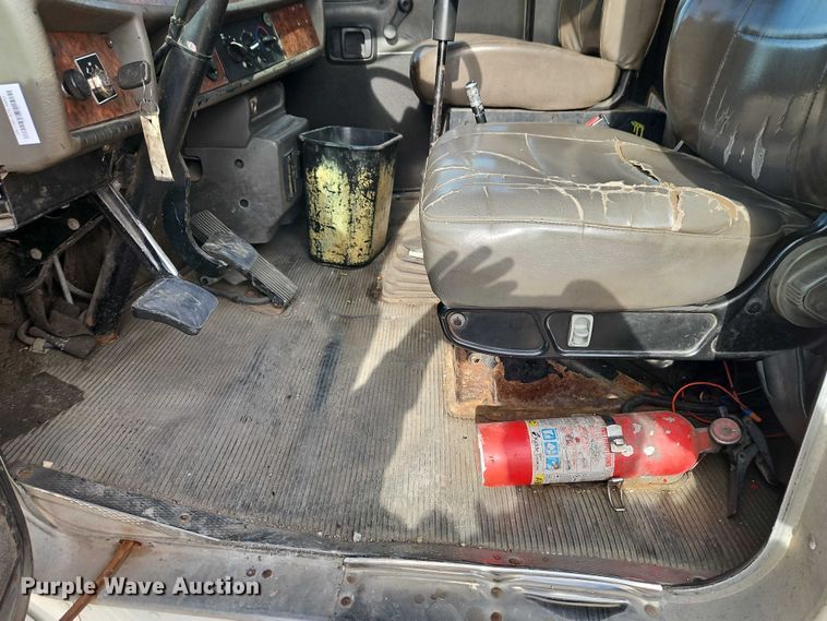 image for item EO7031 2003 Kenworth T300 flatbed truck