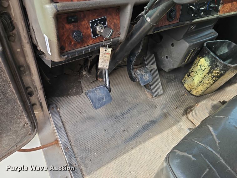 image for item EO7031 2003 Kenworth T300 flatbed truck