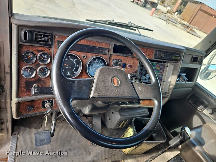 image for item EO7031 2003 Kenworth T300 flatbed truck