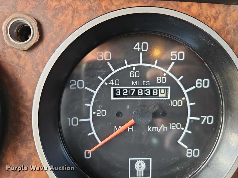 image for item EO7031 2003 Kenworth T300 flatbed truck