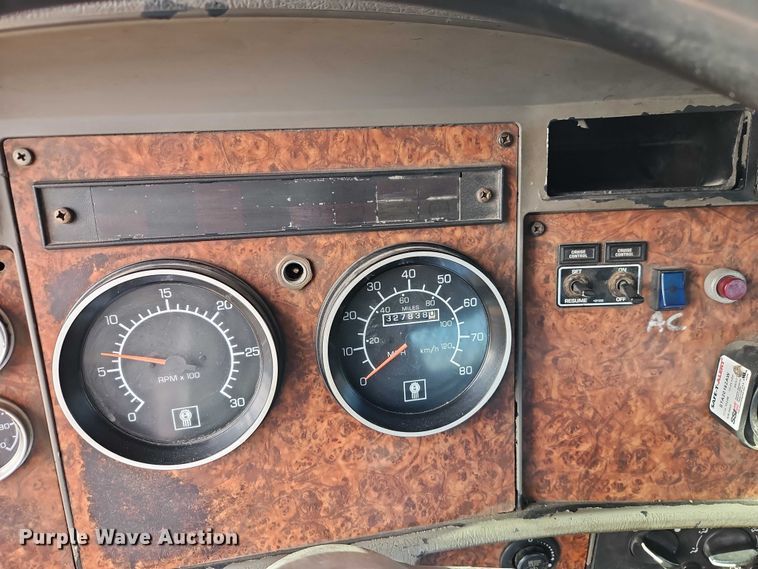 image for item EO7031 2003 Kenworth T300 flatbed truck