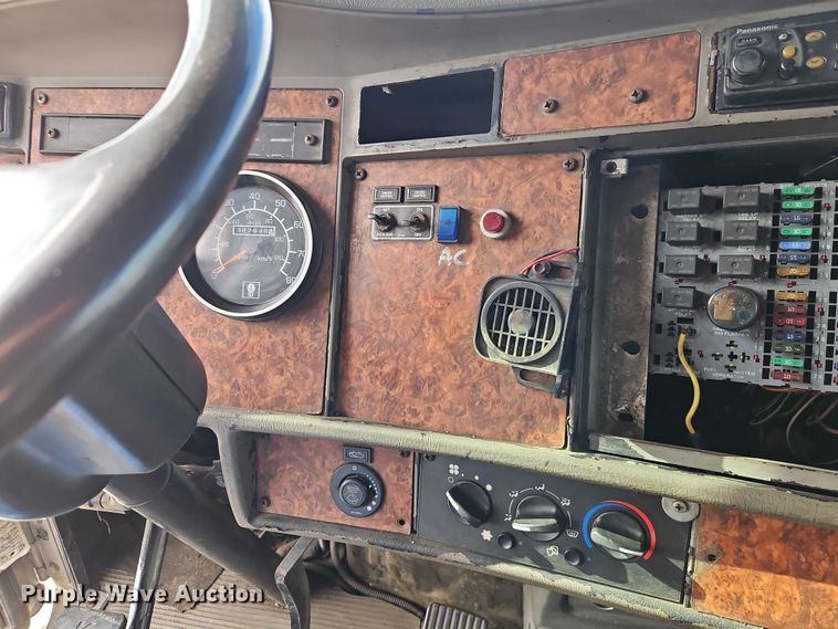 image for item EO7031 2003 Kenworth T300 flatbed truck