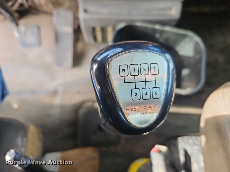 image for item EO7031 2003 Kenworth T300 flatbed truck