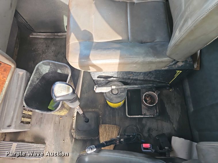 image for item EO7031 2003 Kenworth T300 flatbed truck