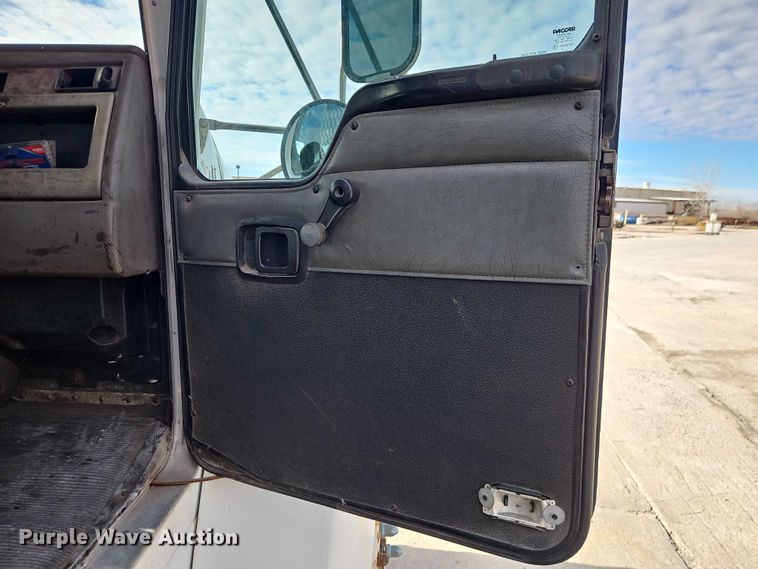 image for item EO7031 2003 Kenworth T300 flatbed truck