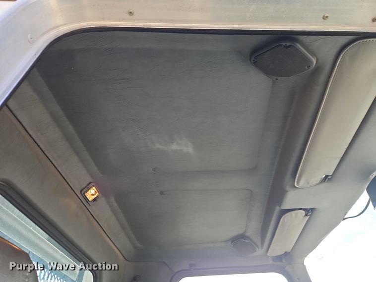 image for item EO7031 2003 Kenworth T300 flatbed truck