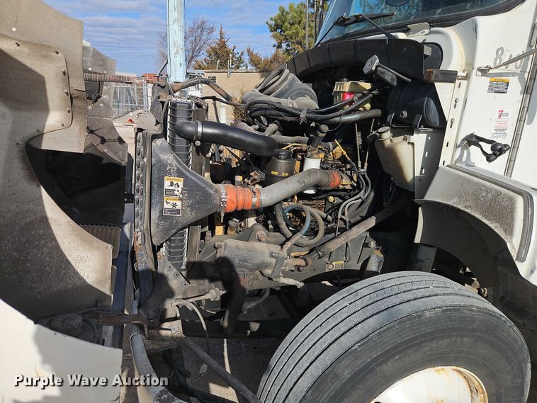 image for item EO7031 2003 Kenworth T300 flatbed truck