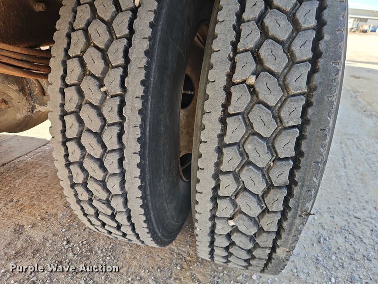 image for item EO7031 2003 Kenworth T300 flatbed truck