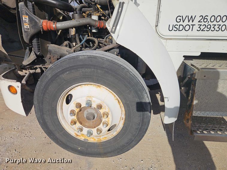 image for item EO7031 2003 Kenworth T300 flatbed truck