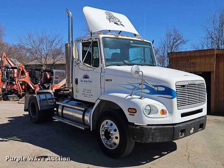 image for item EO7047 2002 Freightliner FL112 semi truck