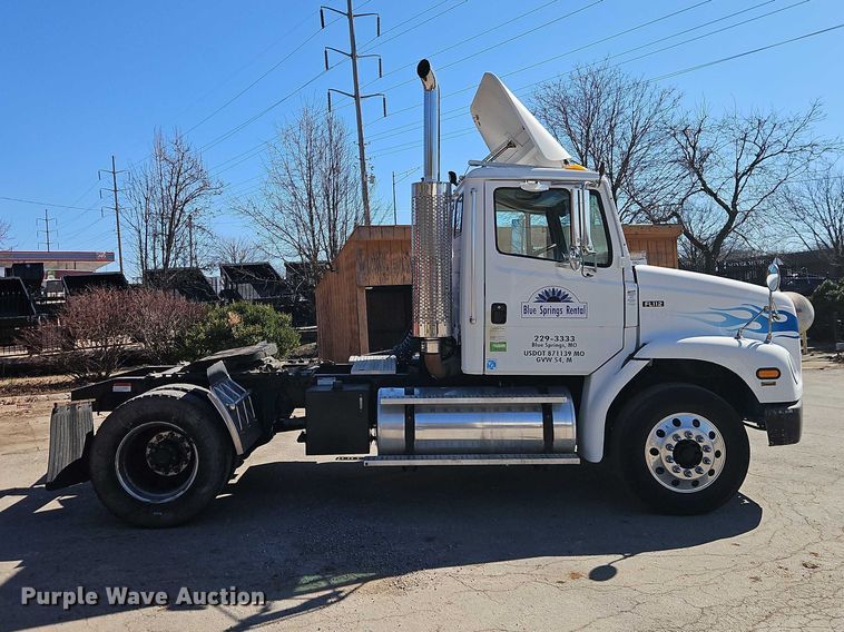 image for item EO7047 2002 Freightliner FL112 semi truck