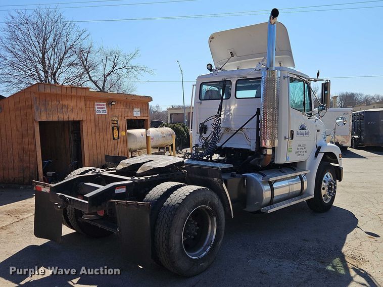 image for item EO7047 2002 Freightliner FL112 semi truck