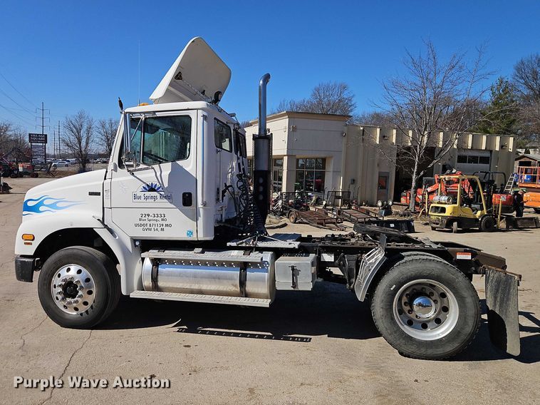 image for item EO7047 2002 Freightliner FL112 semi truck